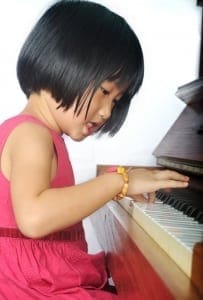 piano player photo